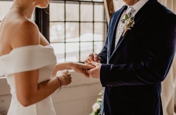 Banyak Artis Lakukan Wedding Vow Renewal, Emang Apa Bedanya Sama Nikah Biasa?