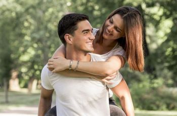 5 Alasan Perempuan Anak Pertama Bisa Jadi Pasangan Paling Ideal