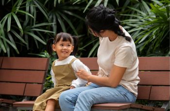 Negara Boleh Kacau, Tapi 4 Warisan Ini Wajib Diberikan Orang Tua ke Anak