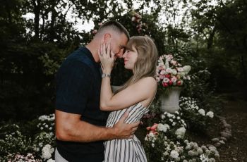 Dulu Kasih Gelang Persahabatan, Sekarang Cincin Berlian: Begini Perjalanan Cinta Taylor Swift dan Travis Kelce