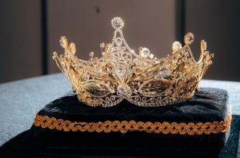 Potret Mahkota Jiwanta: Perhiasan Ikonik yang Akan Memahkotai Pemenang Miss Universe Indonesia 2025