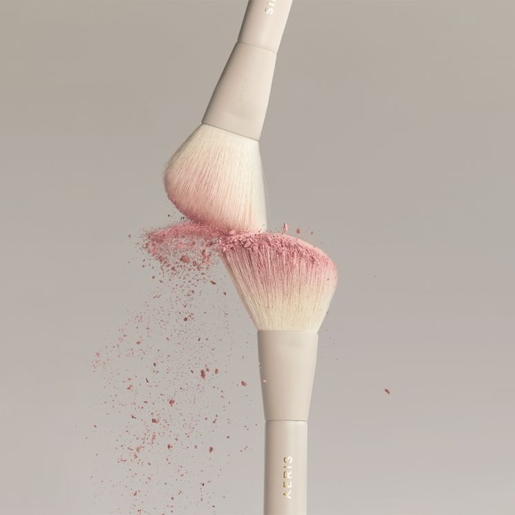 The Signature Dual-Sided Brush Set (dok. Aeris Beauté)