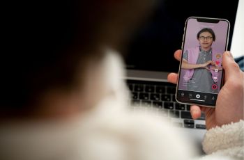 Ricuh Demo, TikTok Blokir Fitur Live: Perlindungan atau Membungkam Suara Publik?