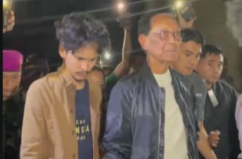 Nggak Semua Pemimpin Bisa! Sultan HB X Nyebur di Kerumunan Demo Jogja, Santai Tanpa Pengawal