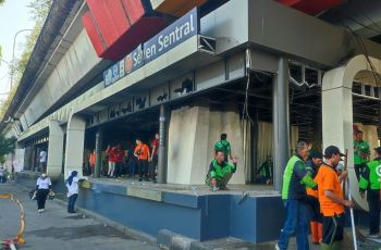 Demo Ricuh Jadi Headline, Aksi Damai Masyarakat dan Ojol Kompak Rapikan Halte Pasar Senen Kok Malah Nggak Viral?