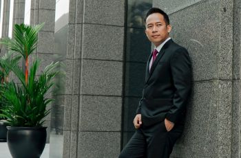 Dulu Bikin Ketawa, Kini Serius di DPR: Transformasi Karier Denny Cagur