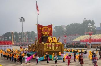 Rayakan Hari Kemerdekaan, Negara Bagi-Bagi Uang Triliunan ke Warganya: Kisah Nyata di Vietnam!