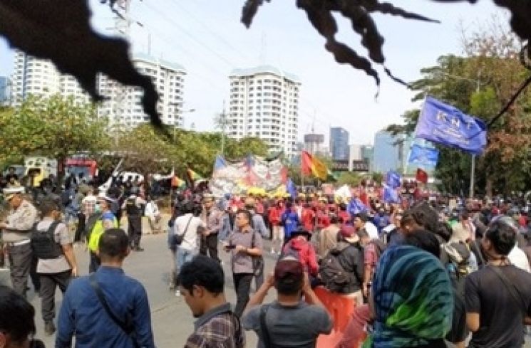 Demo mahasiswa di Gedung DPR (Suara.com)