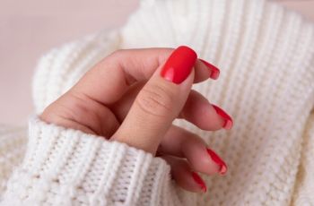 Viral di TikTok: Red Nails Theory, Katanya Bikin Cowok Auto Notice!