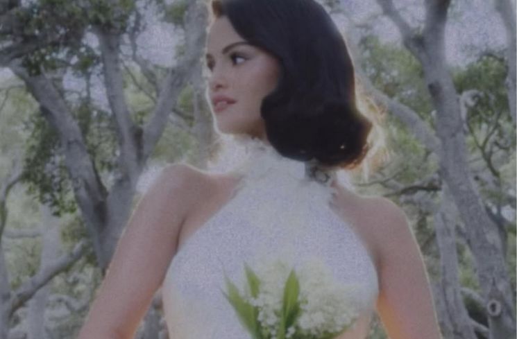 Potret Penampilan Gaun Pernikahan Selena Gomez yang Klasik (Instagram/@selenagomez)