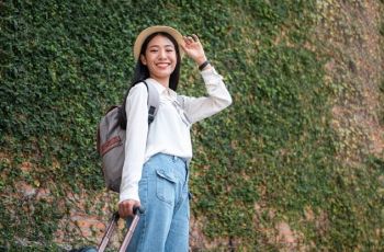Nggak Cuma Liburan, Gen Z Mulai Pilih Pariwisata Berkelanjutan yang Bikin Impact
