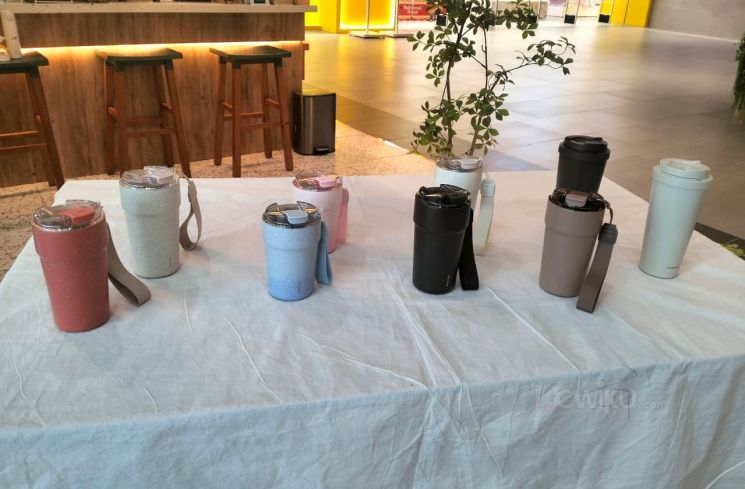 Koleksi Metro Cafe Ceramic Tumbler (Dewiku.com/Annisa Deli Indriyanti)