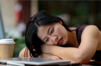 Kelihatan Kuat, Padahal Udah Capek Banget: 5 Tanda Mental Kamu Lagi Lelah
