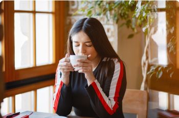 Minum Kopi Bisa Bikin Perempuan Terlihat Lebih Awet Muda? Ini Faktanya