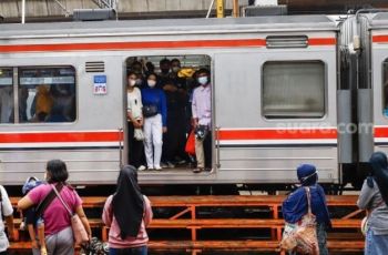 Gerbong Khusus Perempuan di KRL: Solusi Aman di Perjalanan Atau Cuma Bikin Ribut?