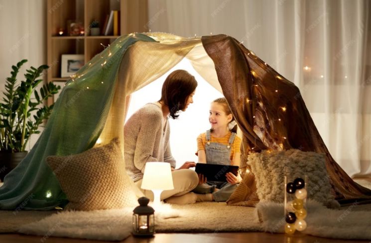 Ilustrasi liburan di rumah. (Freepik)