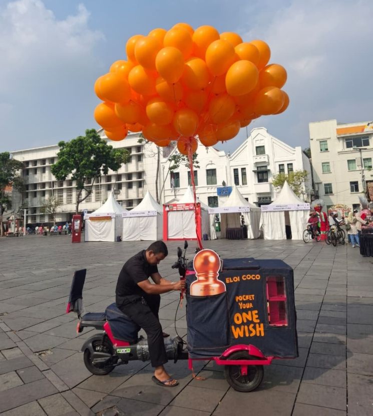 Ada yang Unik di Kota Tua, Parfum Lokal Ini Hadir dengan Kemasan Denim. (Dok. Eloi Coco)